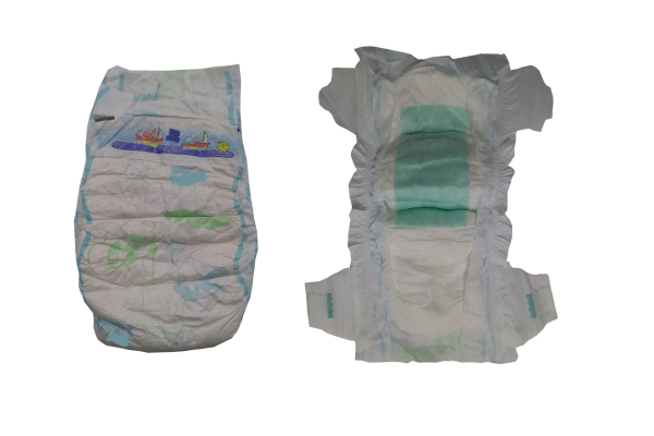 Échantillons gratuits de couches pour bébés Wlosesale en balles avec feuille de fond en film Clothlike Port de Xiamen